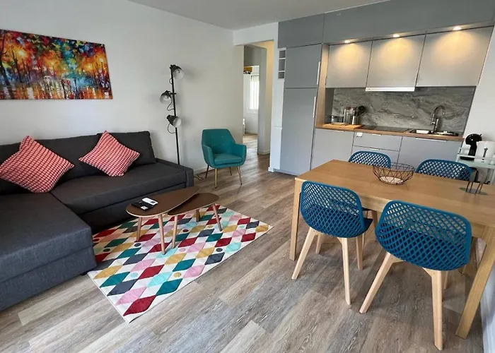 Precioso Apartamento En Roses Con Parking Cerca De Playa